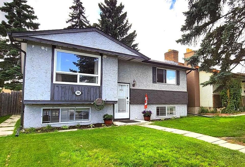 1st image of 884 E Rundlecairn Way NE