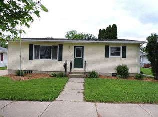 209 West St, Waukon, IA 52101