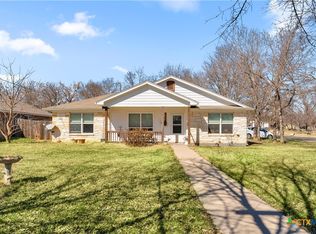 1209 E Avenue F, Lampasas, TX 76550
