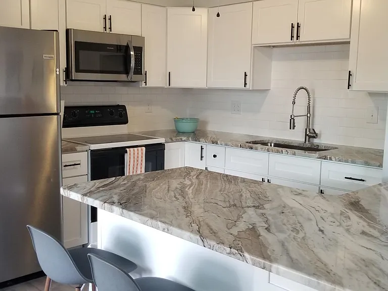 923 S Colonial Ct #B — Photo 2