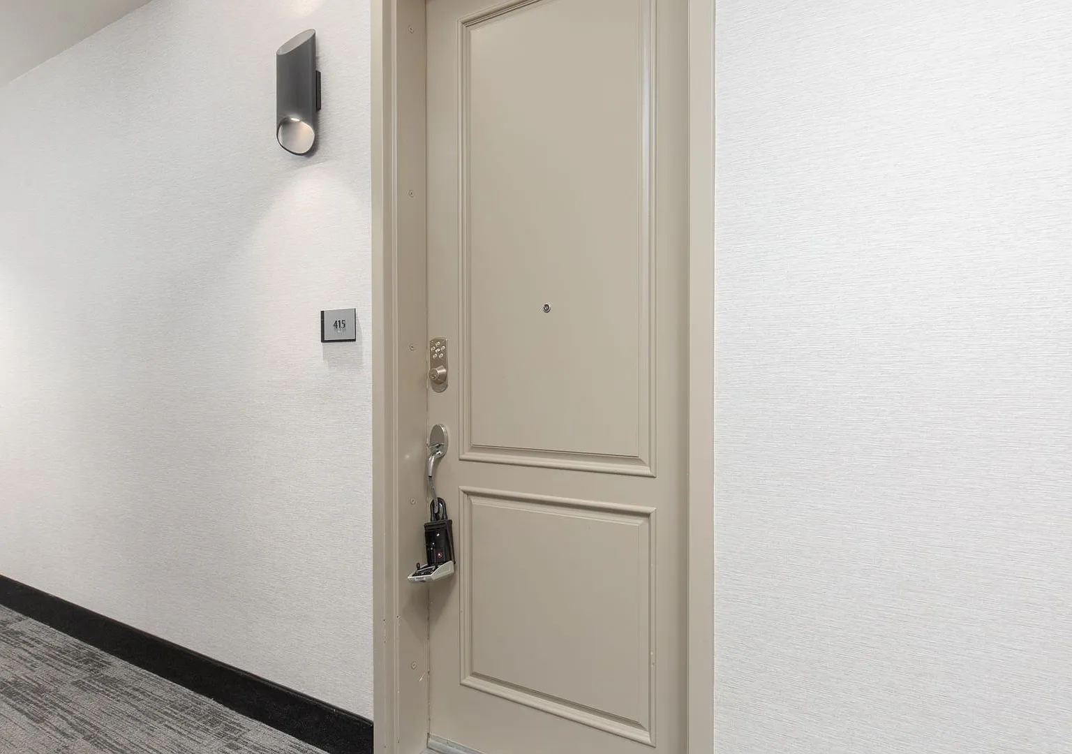 Upgraded 4th floor unit in upscale guard gated community just South of the Strip — Photo 3