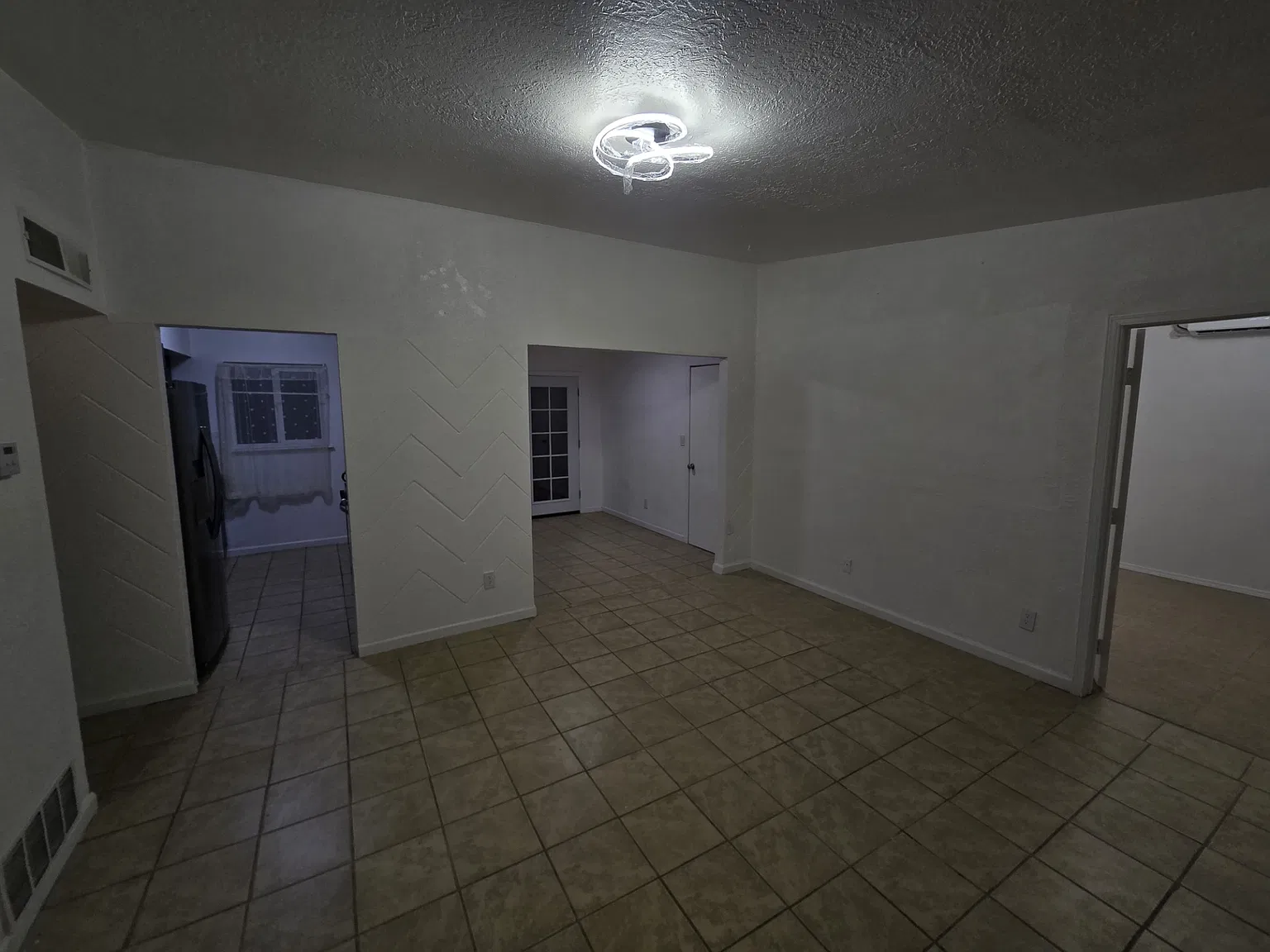 4 bed, 1260 sqft, $1,500 — Photo 3