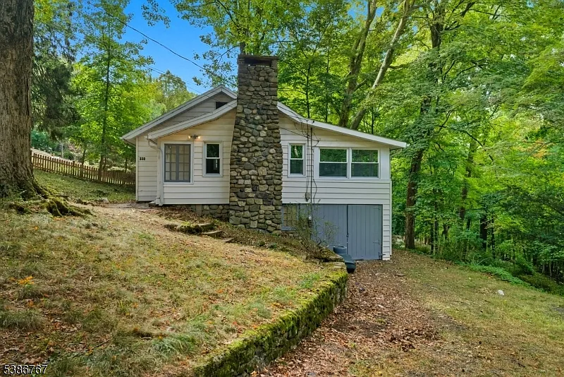 2 bed, 1.0 bath, $2,500 — Photo 2