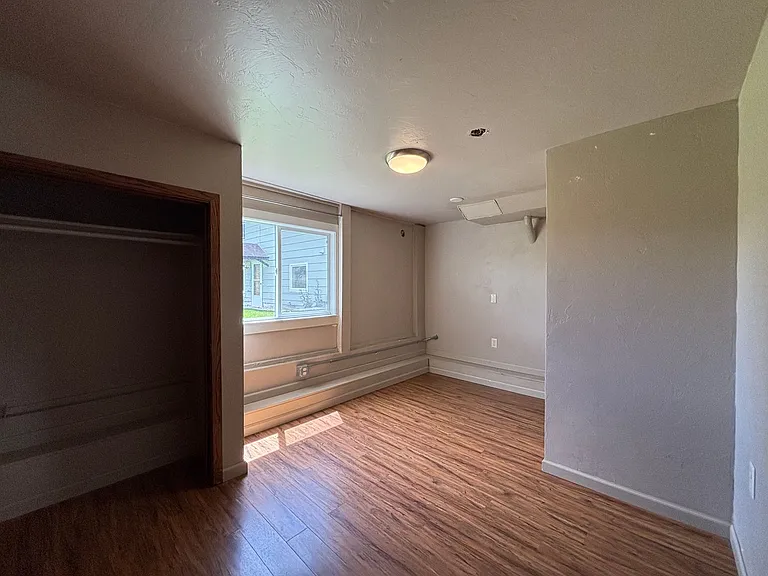 1402 S Willson Ave — Photo 5