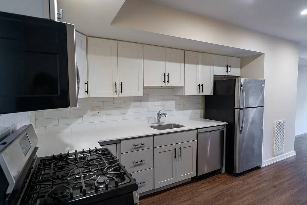 3 bed, 2.0 bath, 1100 sqft, $3,500 — Photo 3