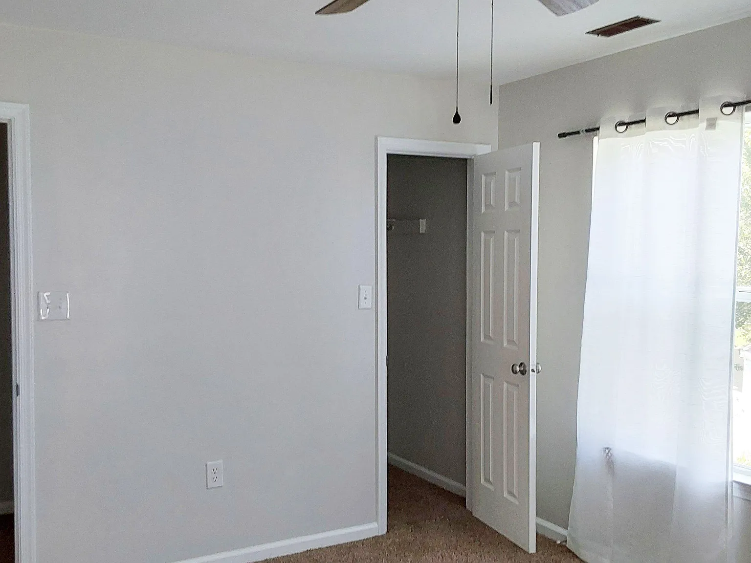 4 bed, 2.0 bath, 2048 sqft, $1,092 — Photo 2