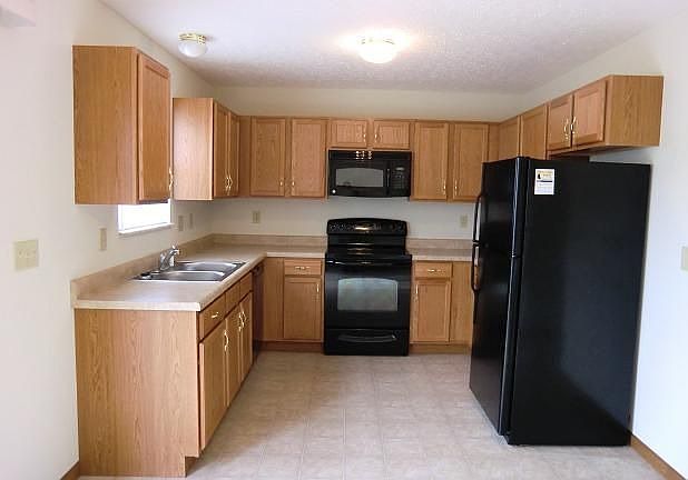 2nd image of 512 Parkside Commons Ct