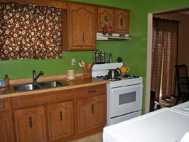 186 Limpert Ave #2 — Photo 5