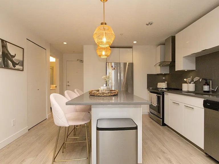 723 W 3rd St #429 — Photo 8