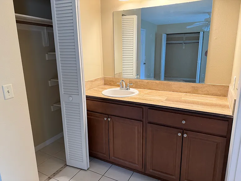 1307 W Redbud St — Photo 12