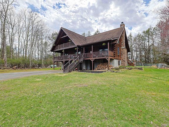 2nd image of 412 Pine Grove Road