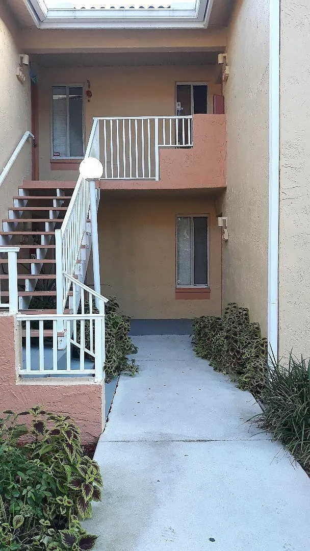 2 bed, 2.0 bath, 1044 sqft, $1,950 — Photo 1