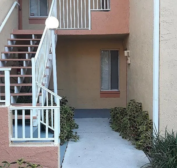 1081 Coral Club Dr — Photo 1