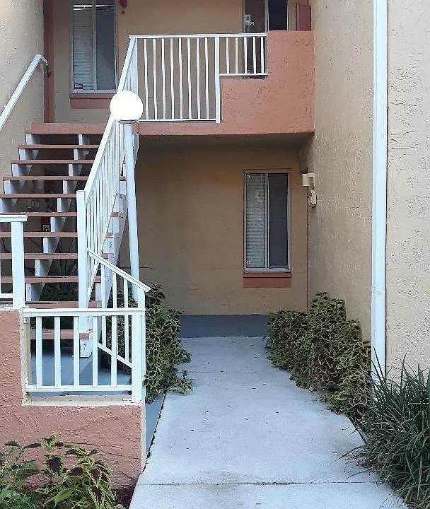 1081 Coral Club Dr