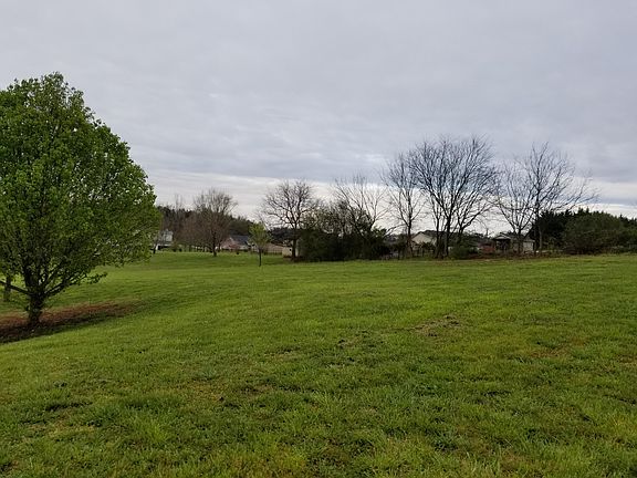 3rd image of 400 Melissa Way