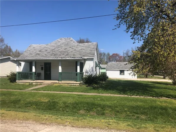 1014 Ash St, Marshall, IL 62441