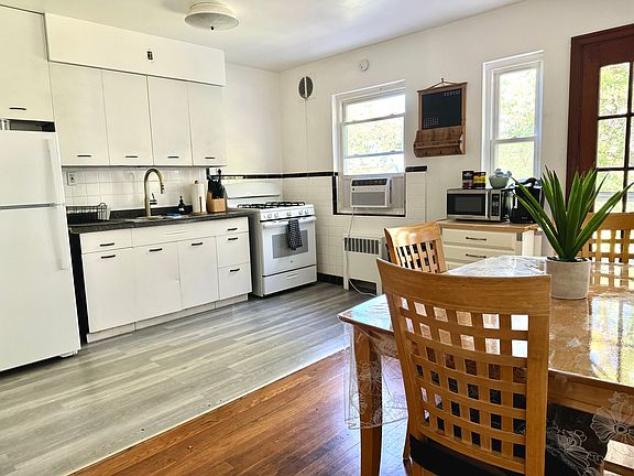 5th image of 3512 Hazelwood Ave APT 3