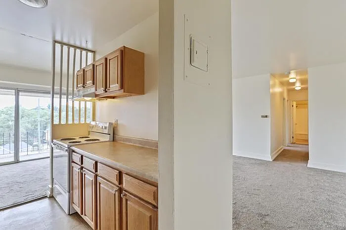 620 6th Ave #205 — Photo 5