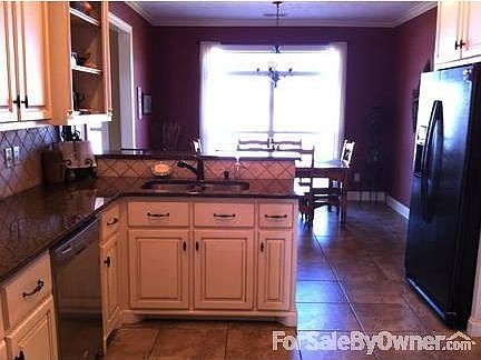 Kitchen that has view of Psalm Lake