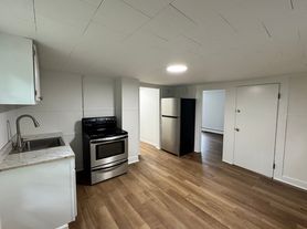 81 Springdale Ave, Meriden, CT