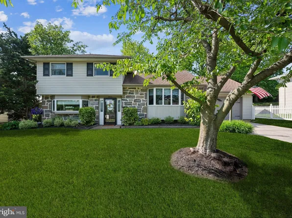 205 Dolores Dr, Cinnaminson, NJ 08077