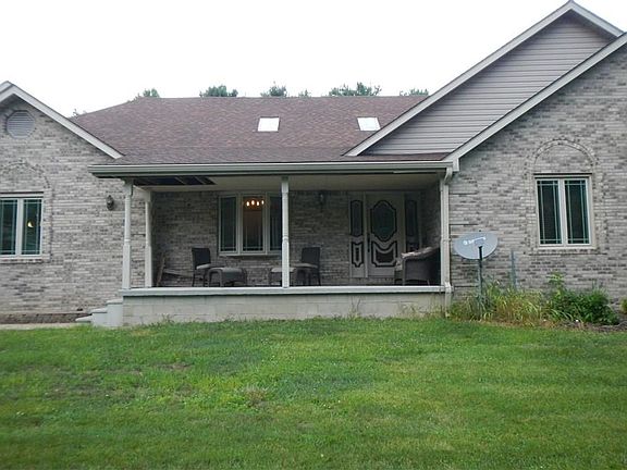 3rd image of 301 W Railroad St