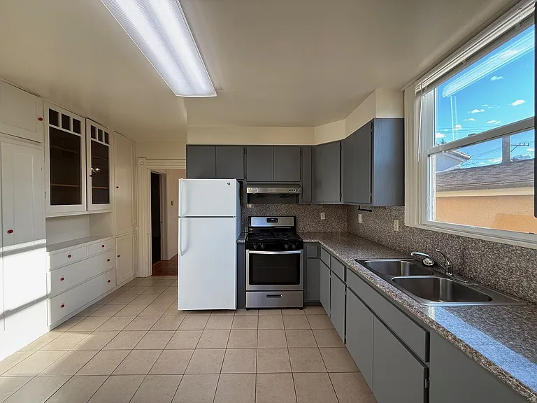 1813 Lafayette St — Photo 5
