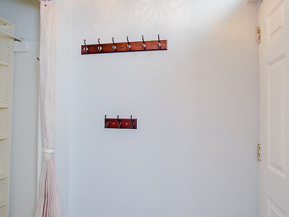 3rd image of 3044 N Leavitt St #1