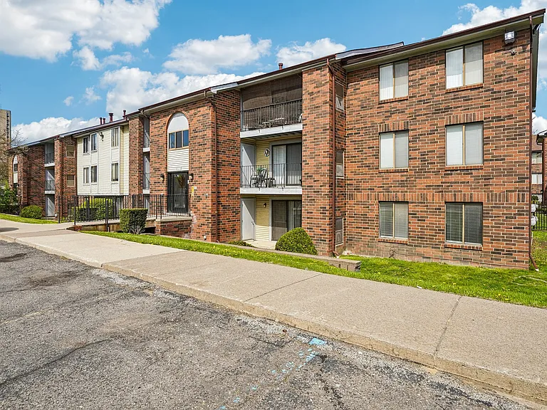 Regency Place Apartments — Photo 79