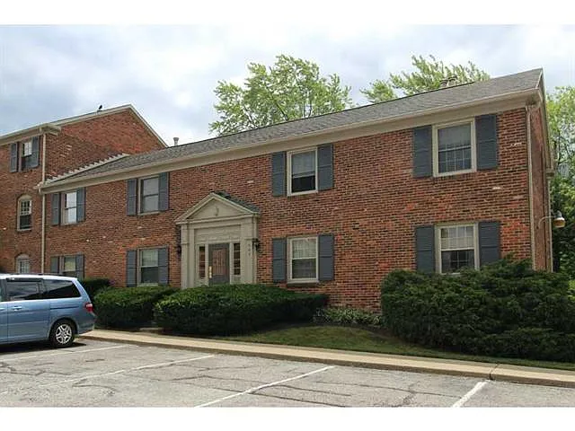 667 Robinwood Dr APT B photo 1