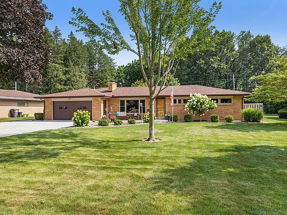 2nd image of 1014 Carley Ln