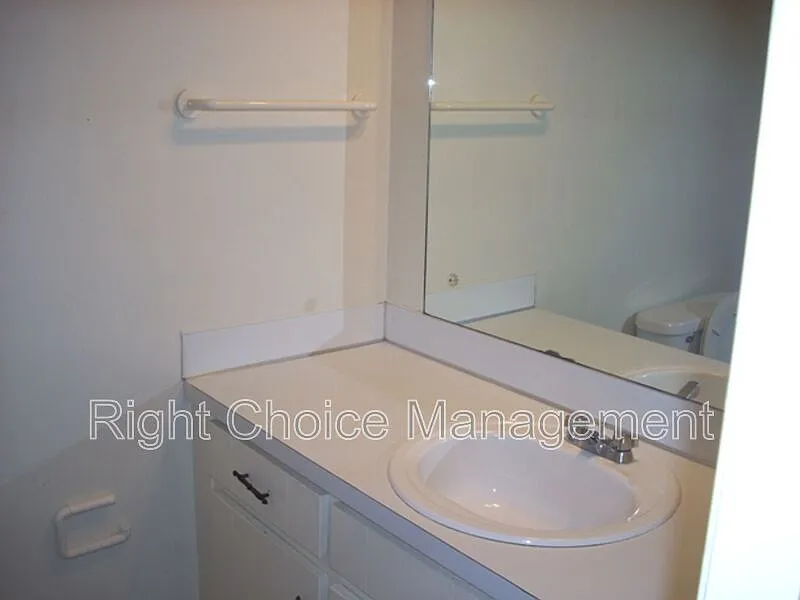 2 bed, 1.5 bath, 959 sqft, $795 — Photo 2