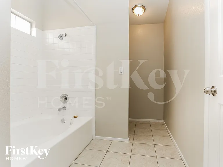 4933 Glenarden Dr — Photo 9