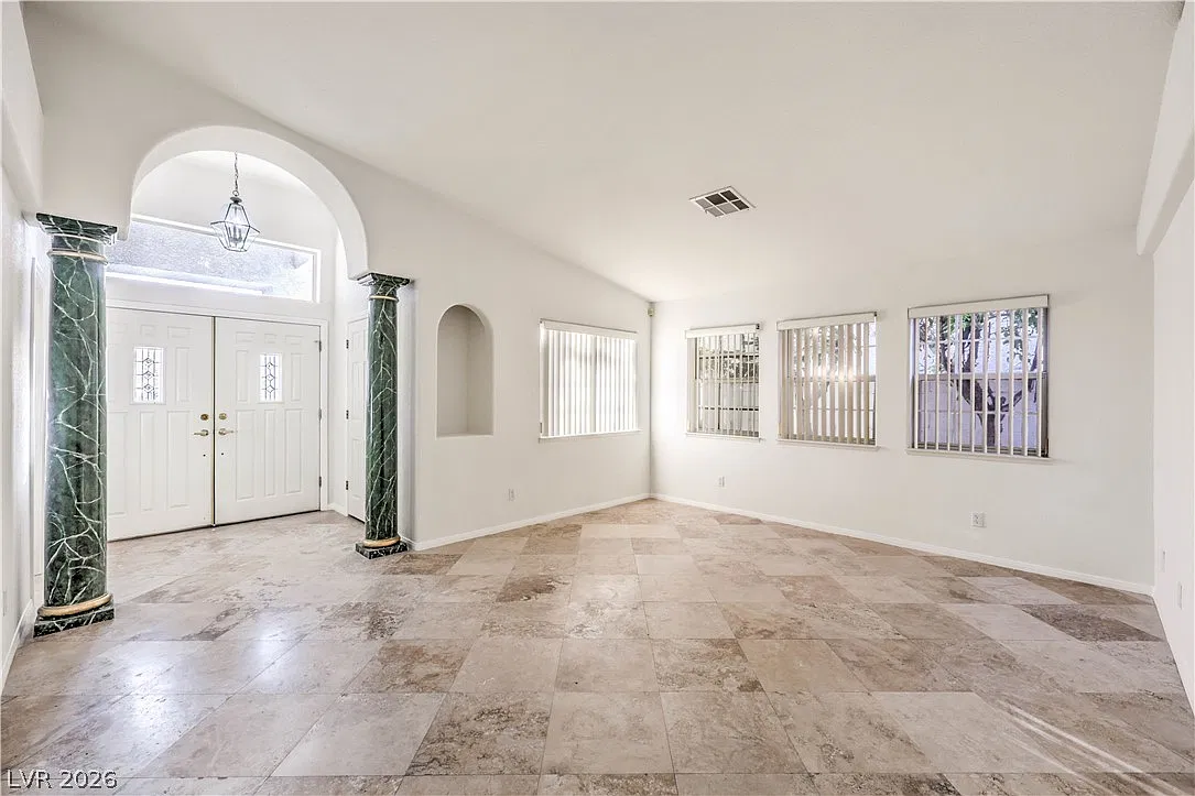 4 bed, 2.5 bath, 2582 sqft, $3,999 — Photo 4