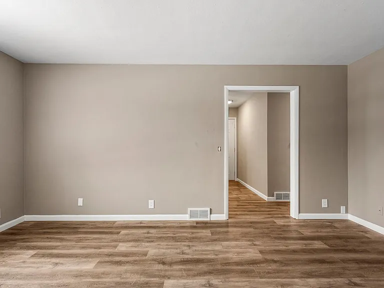 305 N Elizabeth St — Photo 10