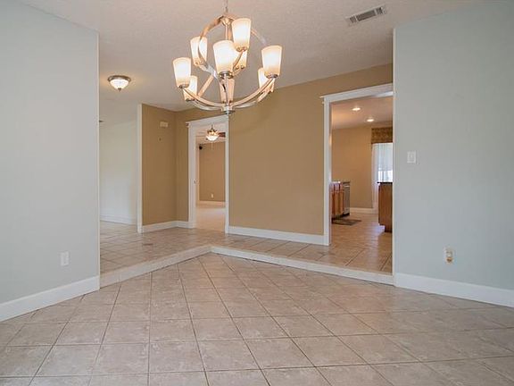 4th image of 486 Timberwood Trl