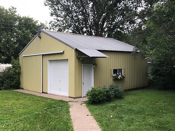 3rd image of 301 E Anderson St