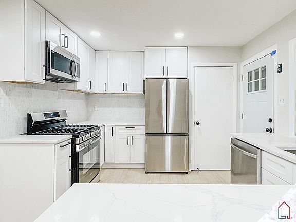 5th image of 433 N Pleasant Dr