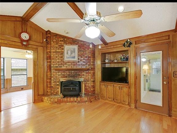 3rd image of 4616 Meadowview Dr