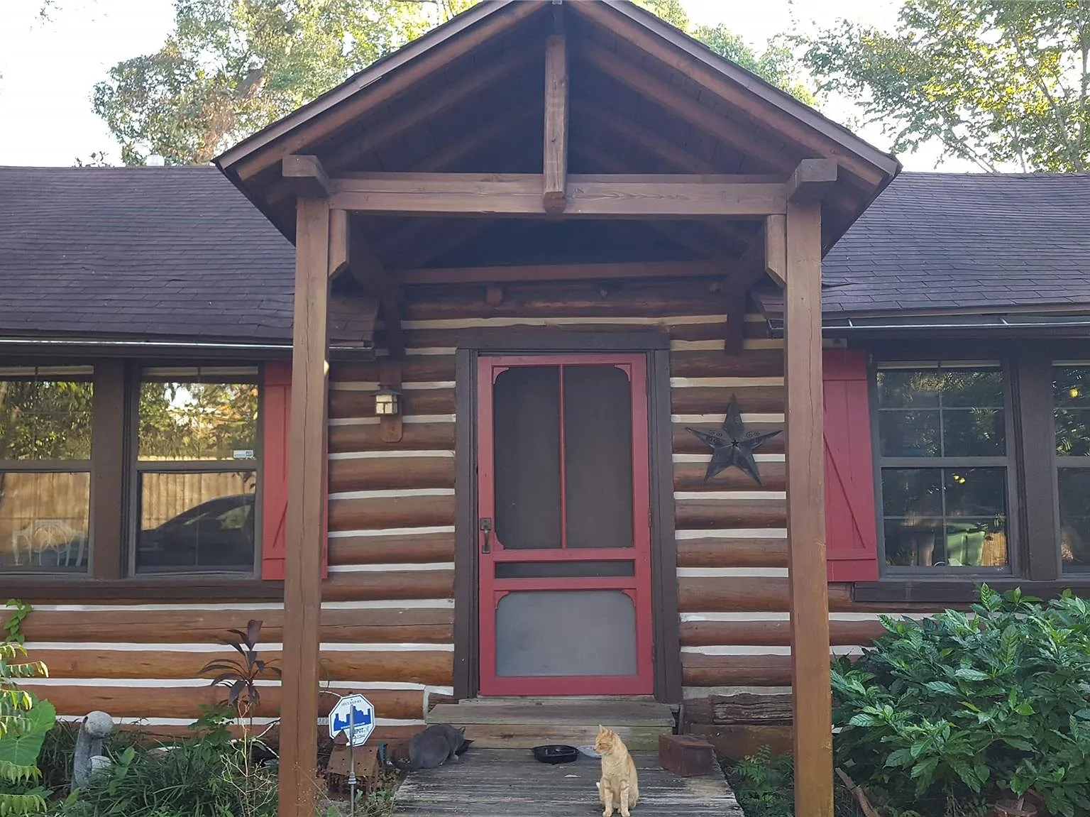 2 bed, 1.0 bath, 1400 sqft, $1,500 — Photo 2