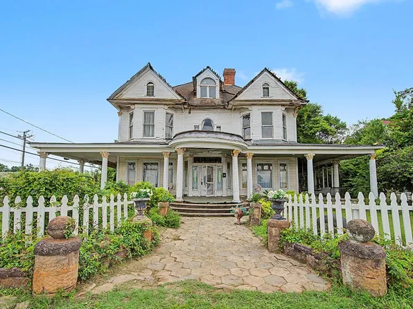 216 Stonewall St SE, Dawson, GA 39842