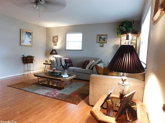 5th image of 718 Meadowbrook Dr
