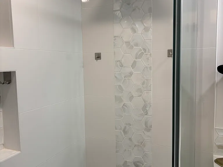 Walk-in shower with rainfall shower head and handheld sprayer in the ensuite bathroom