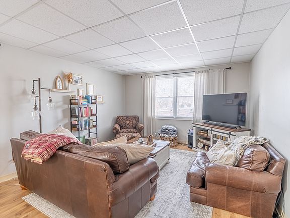 2nd image of 1335 Mathews Ave APT 2