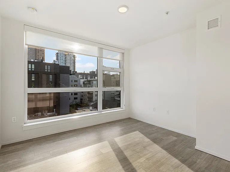 722 E Pike St — Photo 5