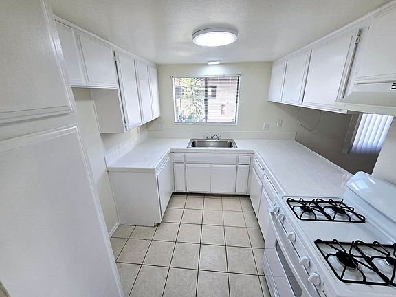 3rd image of 1119 W Princeton St #9