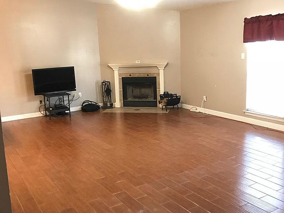 4th image of 613 Aurora Oaks Dr #Military19