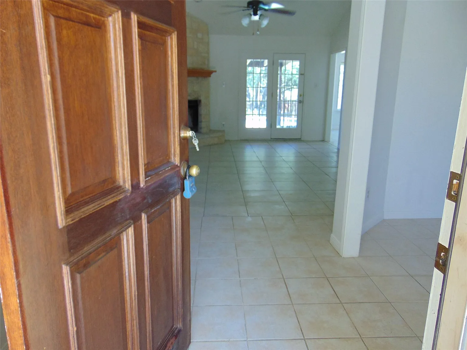 3 bed, 2.5 bath, 1842 sqft, $2,550 — Photo 3