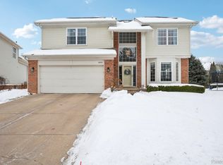 4665 Covington Ct, Rochester, MI 48306