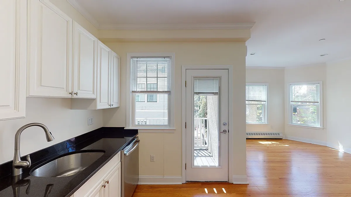 Building Photo - 65 Langdon St #12